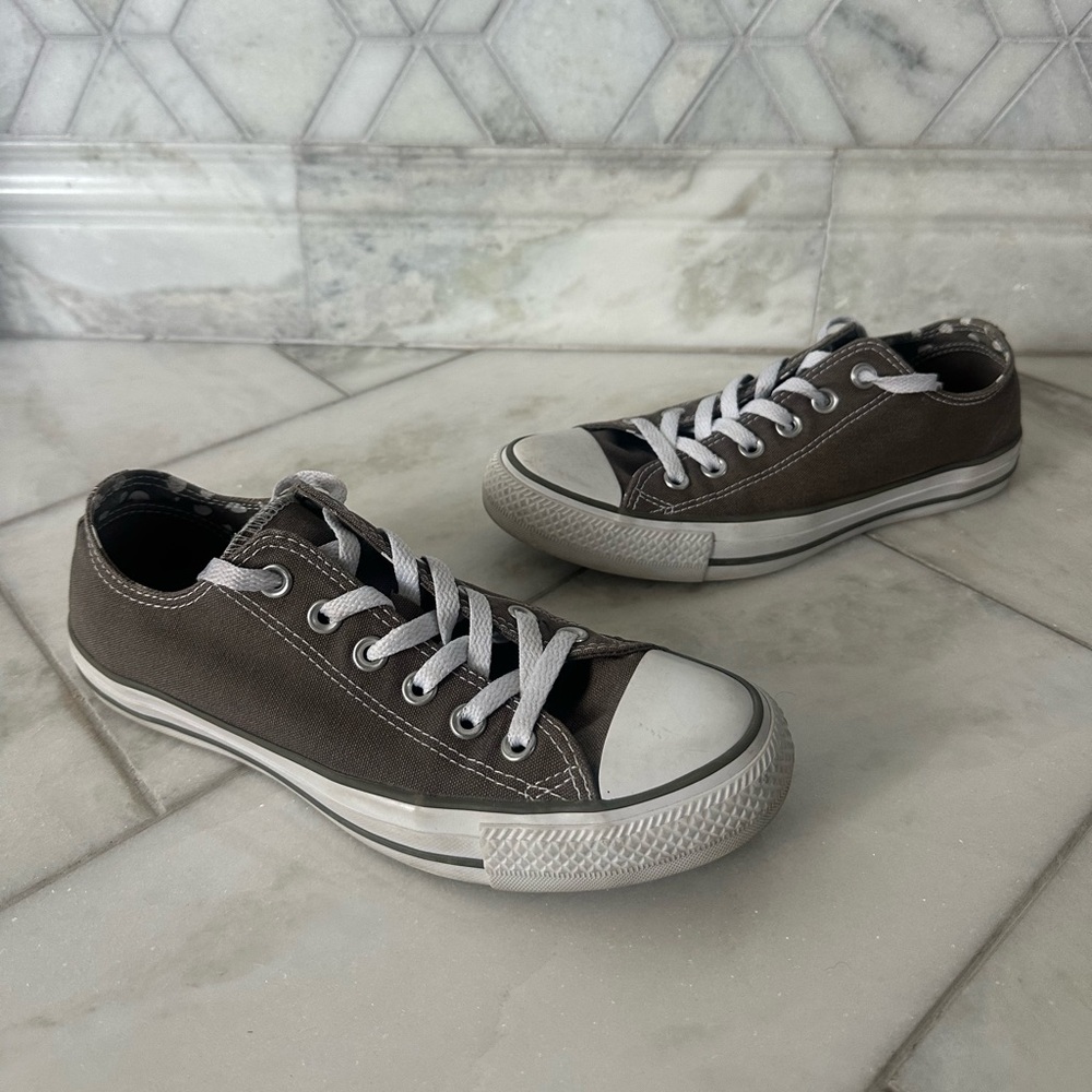 Size 8 Women’s Converse Chuck Taylor All Star Grey Sneakers